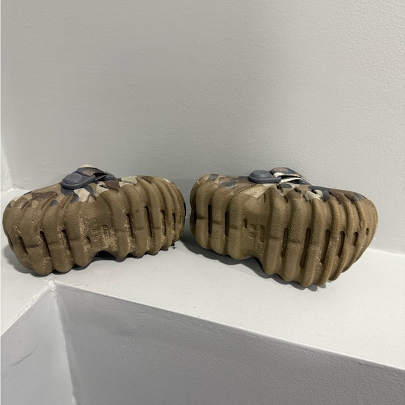 Infant size 5 all terrain camo crocs - Picture 2 of 8